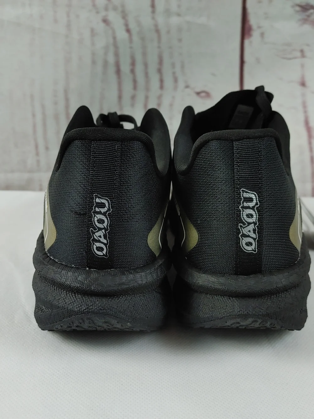 OAOU Women's Black Athletic Sneakers with Iridescent Accents Size 9.5